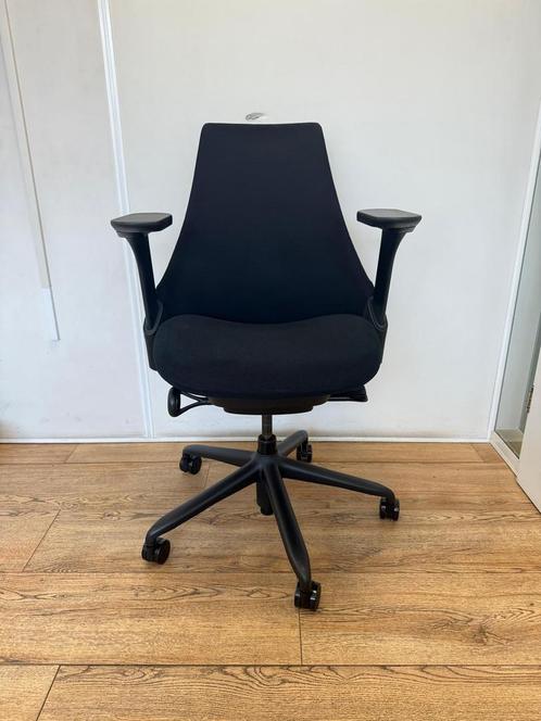 50x Herman Miller Sayl - Zwart Gestoffeerd - 4D Armleuningen, Huis en Inrichting, Bureaustoelen, Bureaustoel, Zwart, Zo goed als nieuw