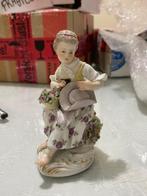 Meissen - Beeldje - Young Lady with basket of flowers -