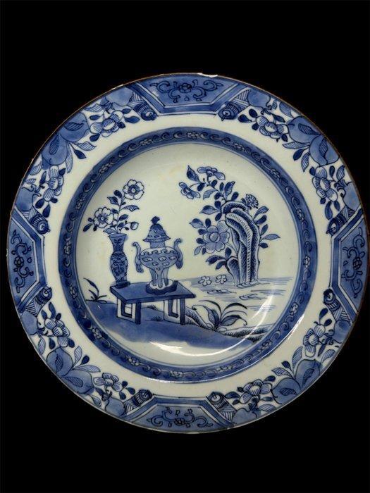 Twee porseleinen borden in blauw en wit. - China - Qing, Antiek en Kunst, Antiek | Overige Antiek