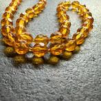 Vintage handgesneden natuurlijke Baltische amber