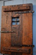 Deur - negentiende eeuw - donkere kloosterdeur