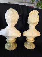 Buste, Paire de Bustes Anciens en Albâtre/Résine sur Socles