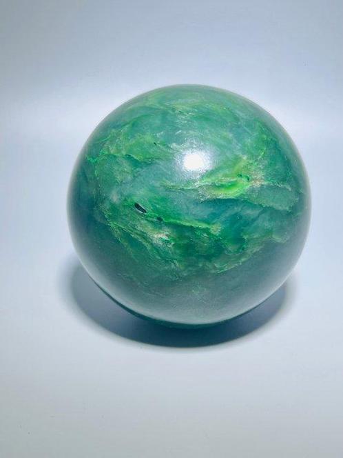 Intense Green Jade Nephrite - Bol - AAA+ Kwaliteit - Ø 78mm, Verzamelen, Mineralen en Fossielen