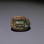 Oud-Egyptisch Faience Scarabeus met de naam van de god Amon.