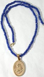 Medaille van de Maagd Maria en Saffierenhalsketting -