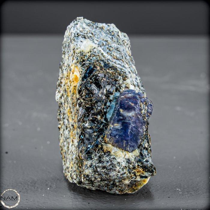 Natuurlijke grote saffierkristal auf Matrix - 250,75ct-, Verzamelen, Mineralen en Fossielen