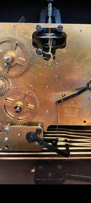 Pendule de cheminée - Franz Hermle - Bois, Laiton -, Antiquités & Art, Curiosités & Brocante