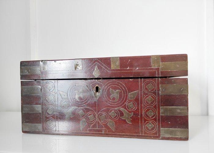 Prachtige en zeldzame grote Indiase kast, in koloniale, Antiek en Kunst, Kunst | Niet-Westerse kunst