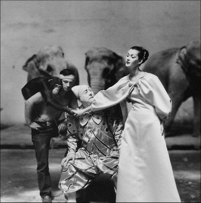 Richard Avedon (1923–2004) - Dovima with Emilien Bouglione, Antiek en Kunst, Kunst | Designobjecten