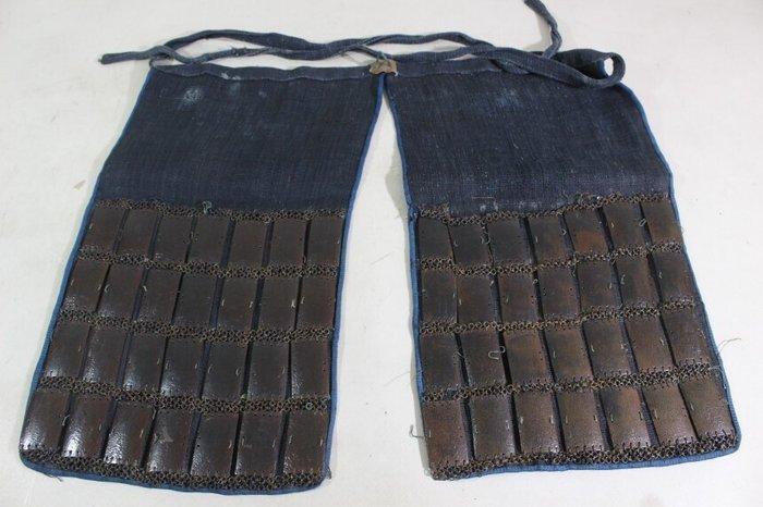 Armure - Japon - Kurourushinuri Sangu (Kote, Haidate,, Antiquités & Art, Antiquités | Autres Antiquités