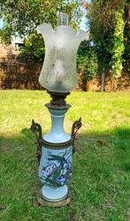 Art nouveau - porcelein met bronzen olielamp met vlinders en