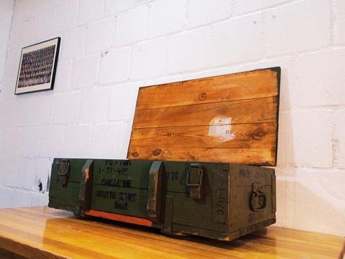 Kist - Grote militaire koffer - Vurenhout, Antiek en Kunst, Antiek | Wandborden en Tegels