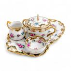 Sucrier, creamer and bowl set on a serving tray - Ensemble, Antiek en Kunst