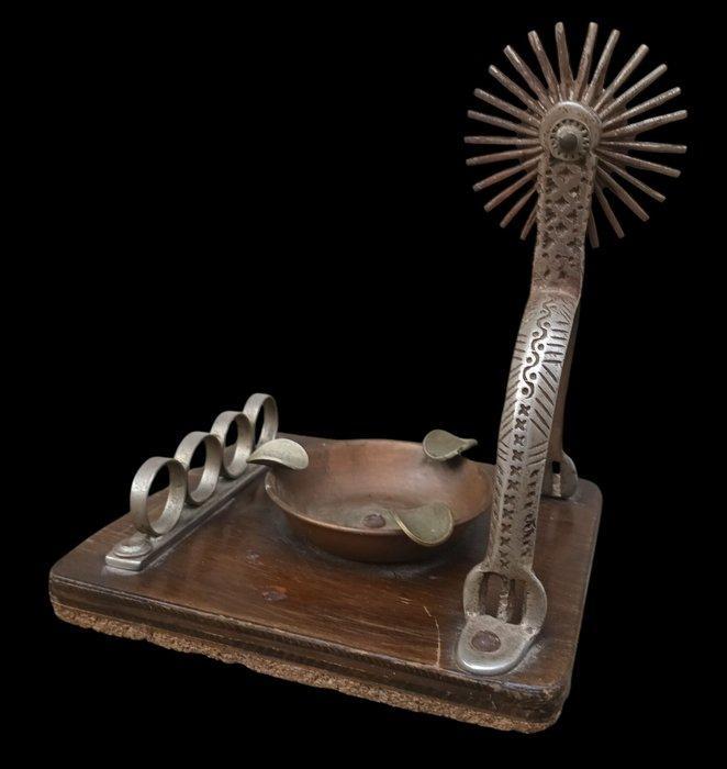 Antique equestrian relic ashtray conquistador huasó gaucho, Antiek en Kunst, Antiek | Overige Antiek