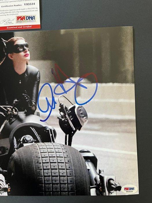 The Dark Knight Rises - Anne Hathaway (Catwoman) - Signed in, Verzamelen, Film en Tv