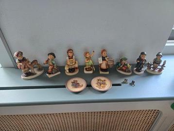 Goebel - Beeldje - Set van 8 Goebel Hummel beeldjes met 2