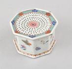 Pot - EEN CHINEES FAMILLE ROSE ONDERWERP VAN EEN GELEERDE