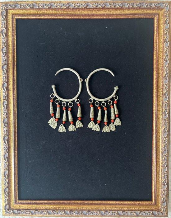 Een paar Berber oorbellen - lage kwaliteit - Marokko - 20e, Antiek en Kunst, Kunst | Niet-Westerse kunst