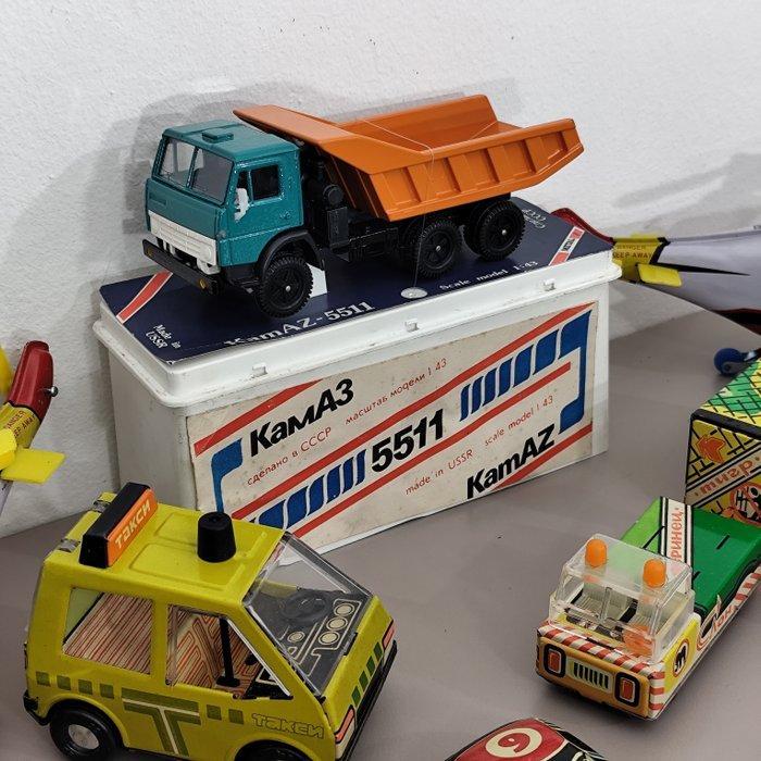 Kamaz - Vintage blik speelgoed. Meest uit de USSR. -, Antiek en Kunst, Antiek | Speelgoed