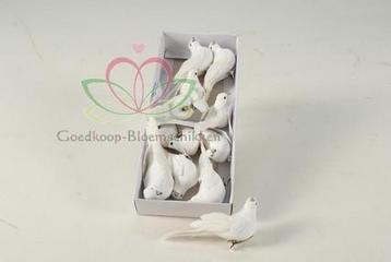 Duifjes, witte duiven 10*3 cm. en 5*4cm. doos12 stuks