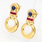 Boucles doreilles - 18 carats Or jaune Saphir - Rubis -, Handtassen en Accessoires, Oorbellen, Nieuw