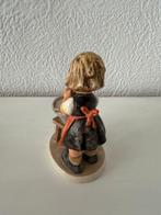 Hummel - M.I. Hummel - Figuur - Mädchen badet Puppe - TMK6 -, Antiek en Kunst