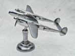 Avion miniature - Lockheed P-38 Lightning jager - à pied