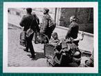 Robert Capa - Magnum - Normandy - German soldiers leaving, Antiek en Kunst