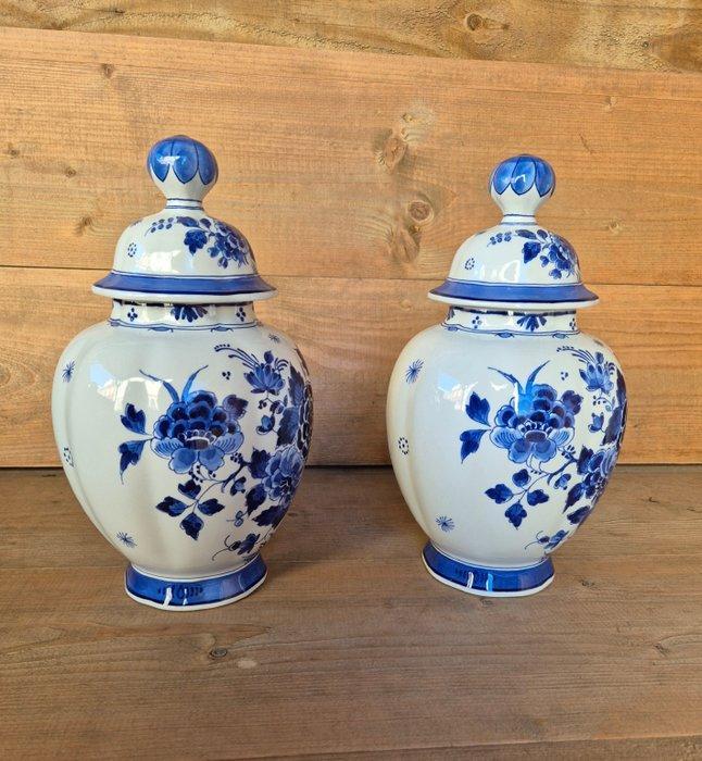 De Porceleyne Fles, Delft - Vaas - Aardewerk - Twee, Antiek en Kunst, Antiek | Glaswerk en Kristal