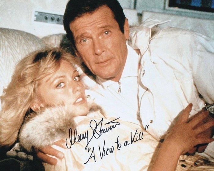 James Bond 007: A View To a Kill - Signed by Mary Stavin, Verzamelen, Film en Tv