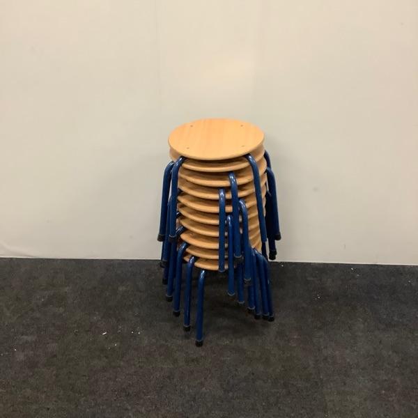 Complete set van 10 stuks schoolkrukken Presikhaaf,, Huis en Inrichting, Stoelen, Gebruikt, Vijf, Zes of meer stoelen, Hout