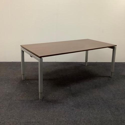 Tweedehands verstelbaar bureau 180x90 cm, Donker bruin blad, Huis en Inrichting, Bureaus, Bureau, Gebruikt, In hoogte verstelbaar