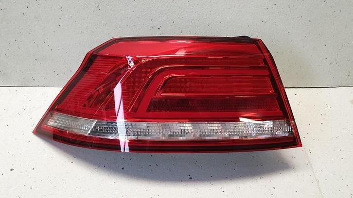 VW Passat B8 Sedan Achterlicht links buiten (Achterlampen), Autos : Pièces & Accessoires, Éclairage, Envoi