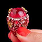 Anneau en argent émaillé avec un grand cristal rouge et des, Verzamelen