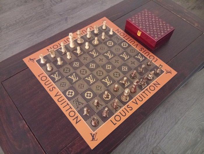 Anthony Dubois (XX) - Louis Vuitton Chess Board, Antiek en Kunst, Kunst | Designobjecten