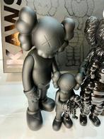 Kaws (1974) - MEDICOM TOY KAWS FAMILY BLACK KAWS TOKYO FIRST, Antiek en Kunst