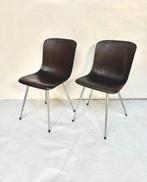 Stoel - Twee vintage stoelen - Industrieel hout curve, 1960s
