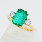 [GIA Certified]-Emerald (2.64) Cts Diamond (0.40) Cts (2)
