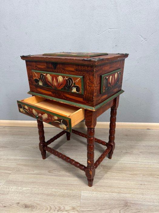 Kist - Hout - Naaikist - gedateerd 1943, Antiek en Kunst, Curiosa en Brocante