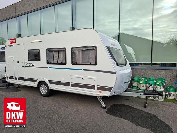 Dethleffs Cjoy 480 QLK  tweedehands bj 2023, Caravans en Kamperen, Caravans, 750 - 1000 kg, Gascomfoor, Kachel, Koelkast, Lichtmetalen velgen