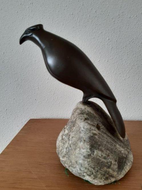 sculptuur, Valk op granieten blok - 23 cm - Gepatineerd, Antiek en Kunst, Curiosa en Brocante
