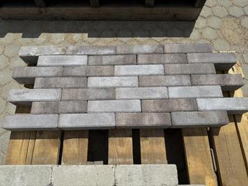 Veiling - 96 M2 Betonklinker WF Maronne Met Vellingkant 20x5