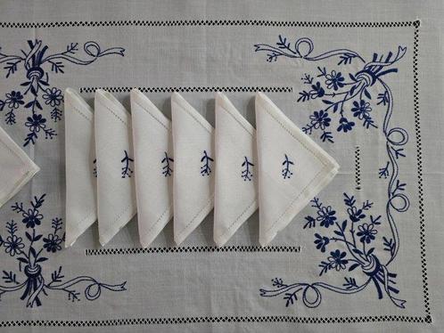 Tovaglia ricamata a mano in misto lino 12 posti gran misura, Antiek en Kunst, Antiek | Tapijten, Tafelkleden en Textiel