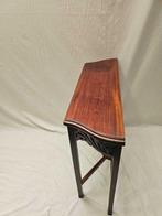 Wandtafel - Elegante Wandtafel met Gesneden Houten Details -