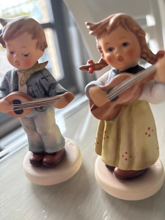 Goebel - Beeldje - Twee kinderen met gitaar (2) - Porselein, Antiek en Kunst, Curiosa en Brocante