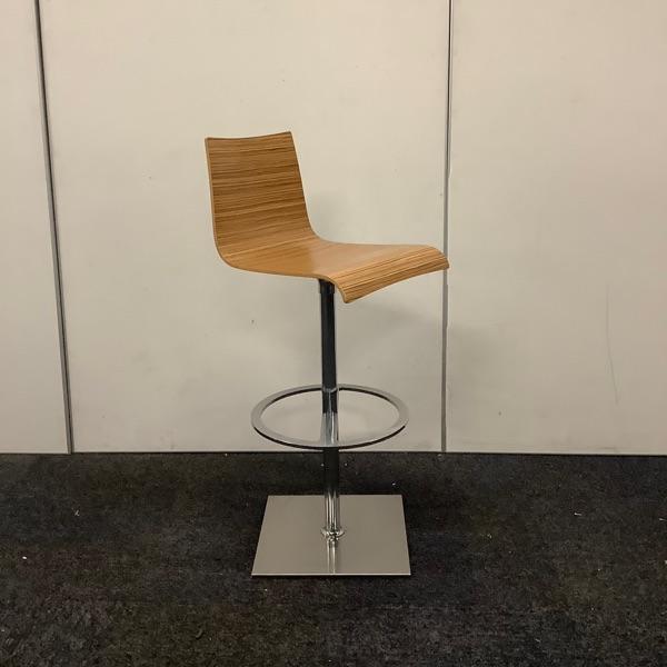 barkruk zithoogte 75 cm, bruin (zebrano) MDF zitting, chroom, Huis en Inrichting, Barkrukken, Gebruikt