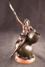 Jean Garnier (1853-1910) - sculptuur, vaas met naakt - 28 cm, Antiquités & Art