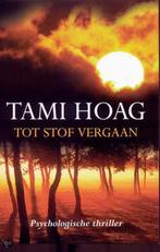 Tot stof vergaan - Tami Hoag 9789051083217 Tami Hoag, Verzenden, Zo goed als nieuw, Tami Hoag