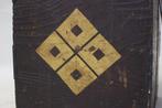 Harnas - Japan - Hitsu (pantserdoos) met Gold Family Mon:, Antiek en Kunst