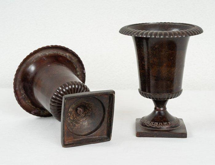 Bloempot - Brons, Antiek en Kunst, Antiek | Meubels | Stoelen en Sofa's